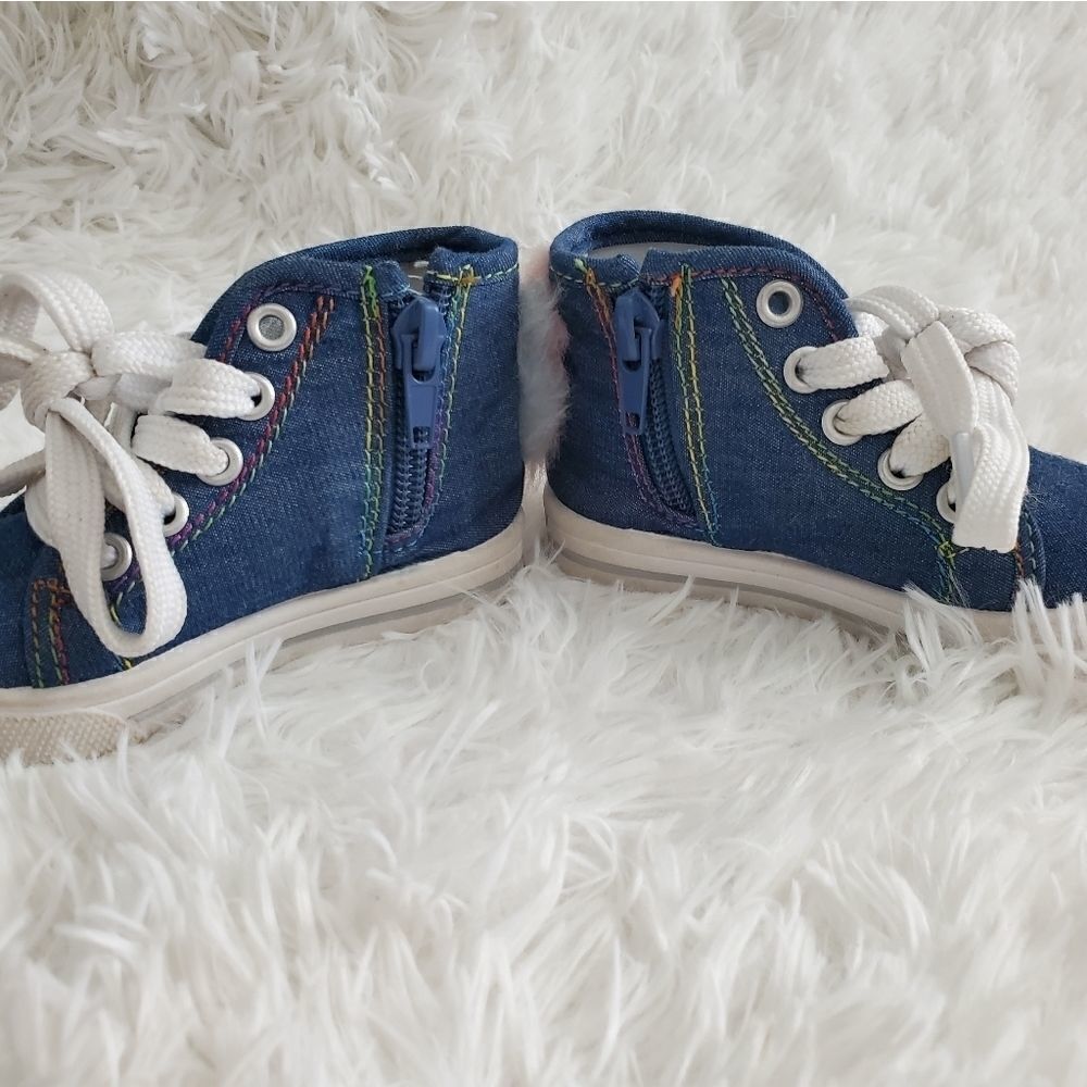 EUC Carter's Toddler Girl's Demin Unicorn Size 4 Tennis Shoes